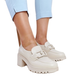 Beige skor med läderinlägg från Vinceza