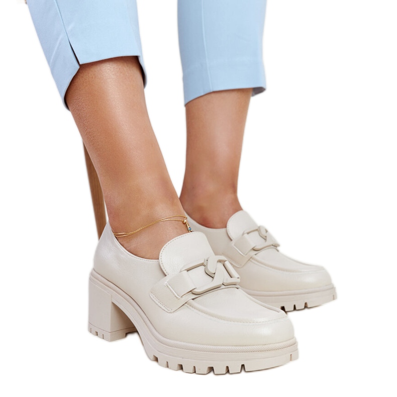 Beige skor med läderinlägg från Vinceza