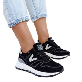 Svarta sneakers med en tjockare Olonio-sula i ekomocka