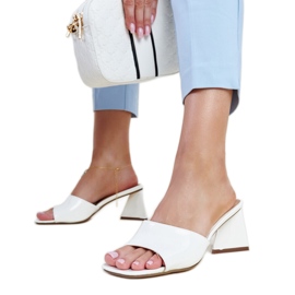 Vit patent Andela högklackade flip-flops