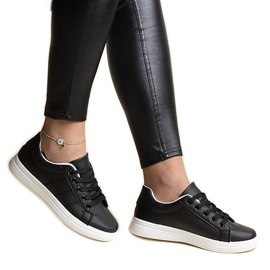 Vita sneakers i ekoläder från Cathleen