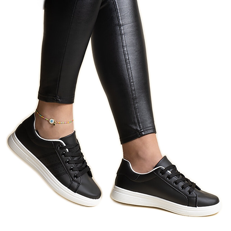 Vita sneakers i ekoläder från Cathleen