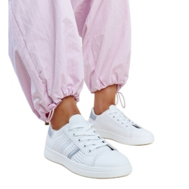 Vita och silversneakers i ekoläder från Berdine