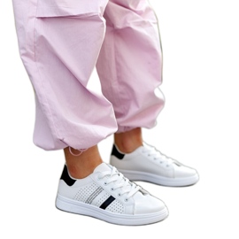 Vita och svarta eko-sneakers i läder från Berdine