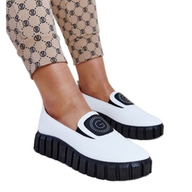 Vita skor med massiv Teska-sula