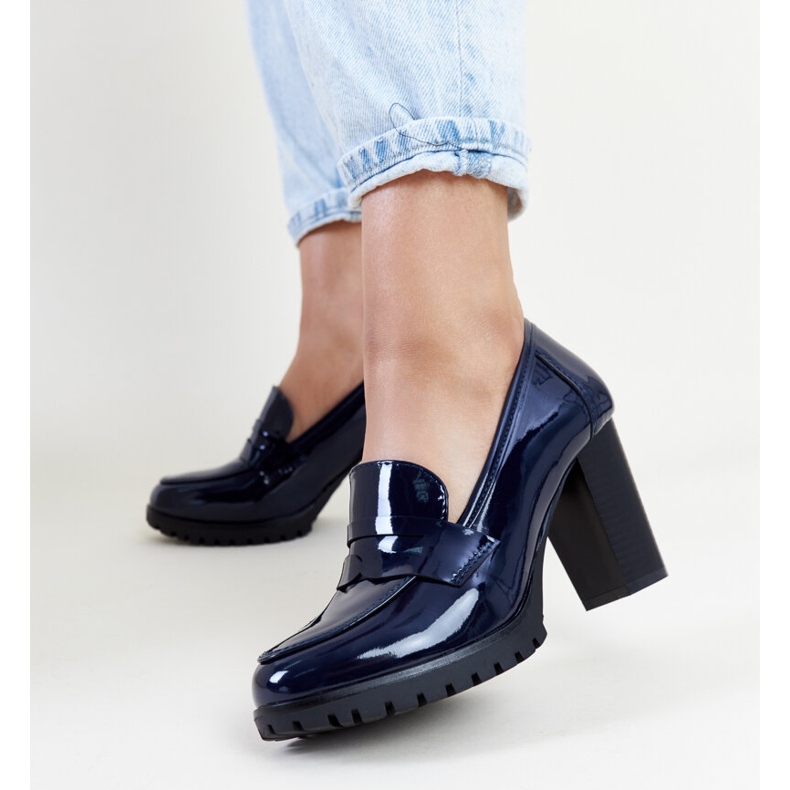 Marinblå patentpumps med högklackad Licoletta