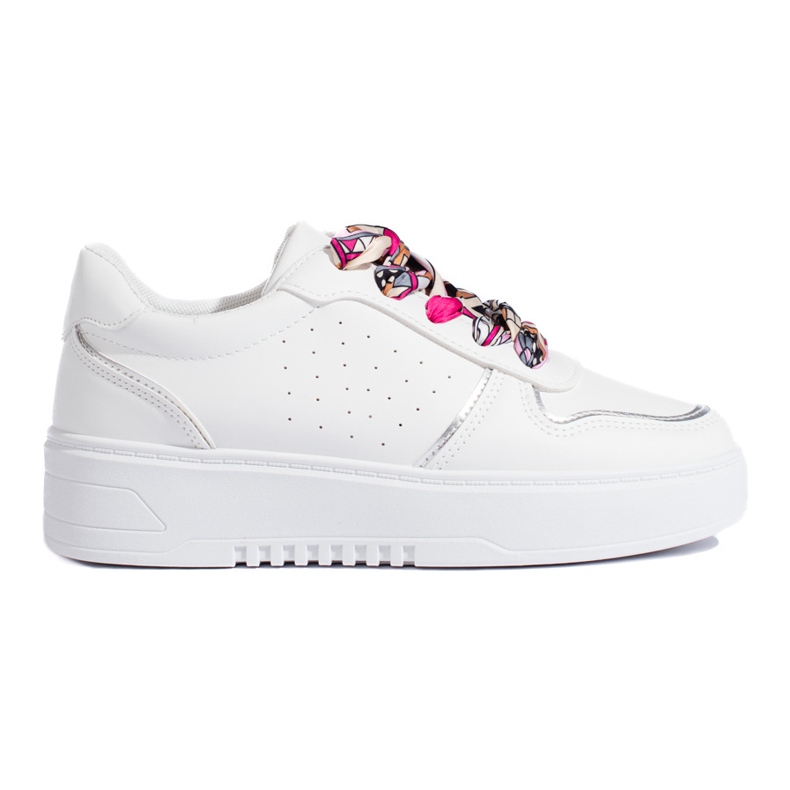 Vita damsneakers bundna med ett band