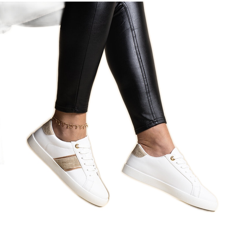 Vita och guld sneakers med en dekorativ Grada rand