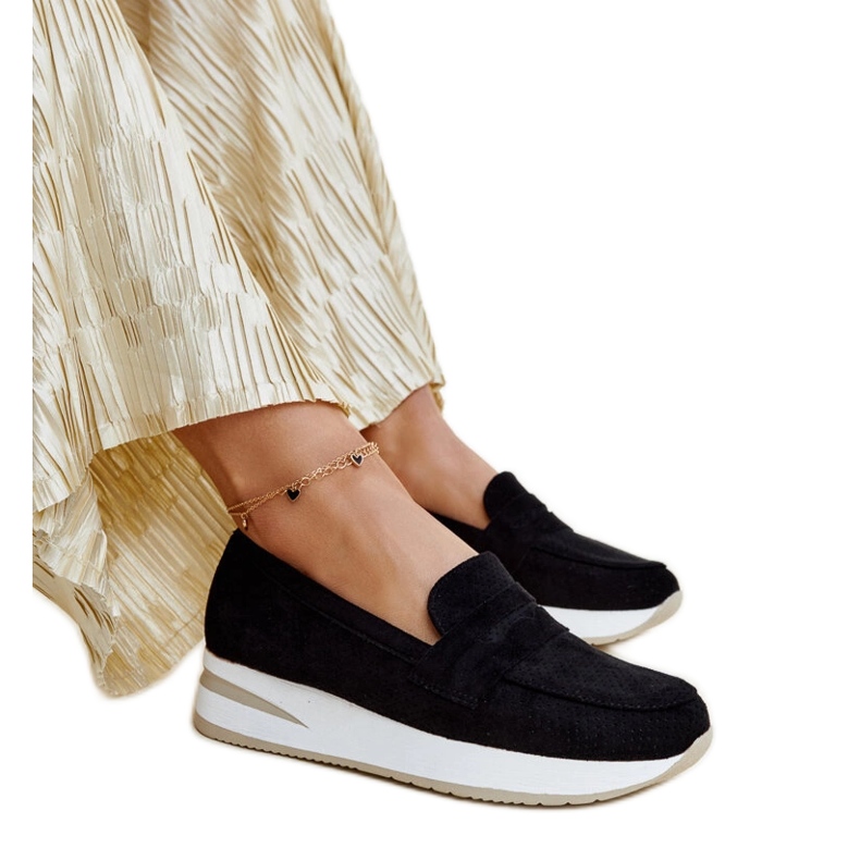 Svarta perforerade Muna-skor