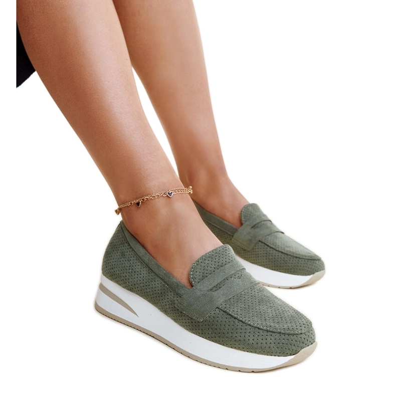 Gröna perforerade Muna-skor