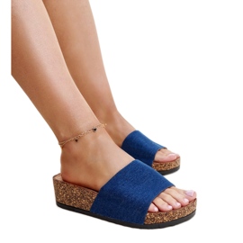 Marinblå flip-flops med en Naifene korkkil