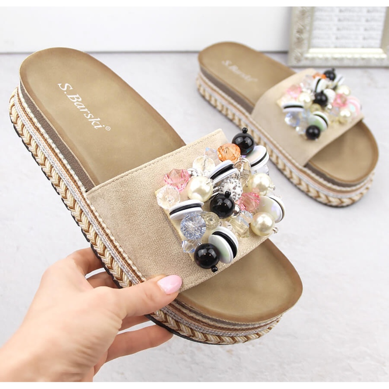Plattofflor för kvinnor med pärlor, beige S.Barski HY077