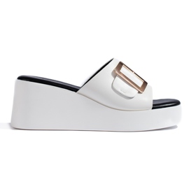 Vita damsandaler med kil