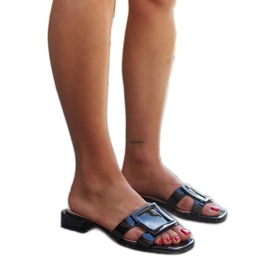 Svarta lacktofflor med Mancinia-läderinlägg