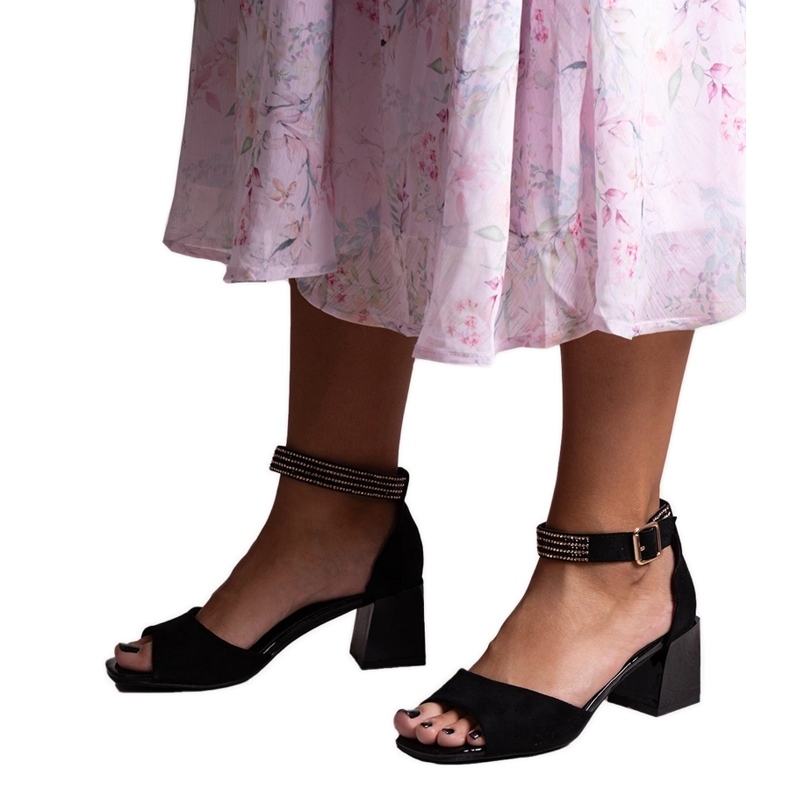 Athir sandaler med patentklack svart