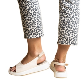 Beige sandaler med tjock sula från Hamond