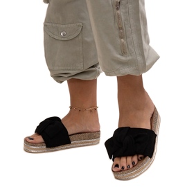 Svarta flipflops med massiv Peletra-sula