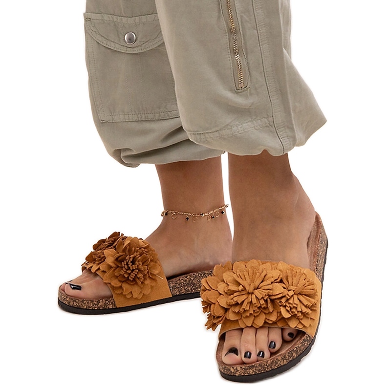 Flipflops med blommor på korksula från Almida brun