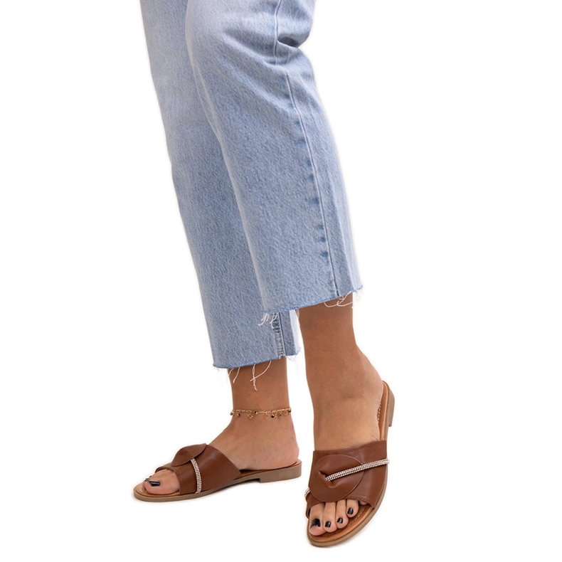 Hattar dekorerade med ett band med Amari zirkoner brun