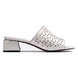 Genombrutna silverflip-flops med låg klack