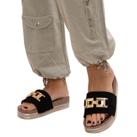 Svarta flipflops med glänsande spänne från Niamh