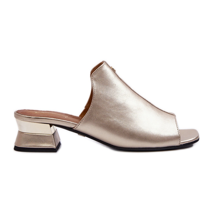 Elegant flip-flops för kvinnor gjorda av naturligt läder med låga klackar Maciejka 06360-25 guld gyllene