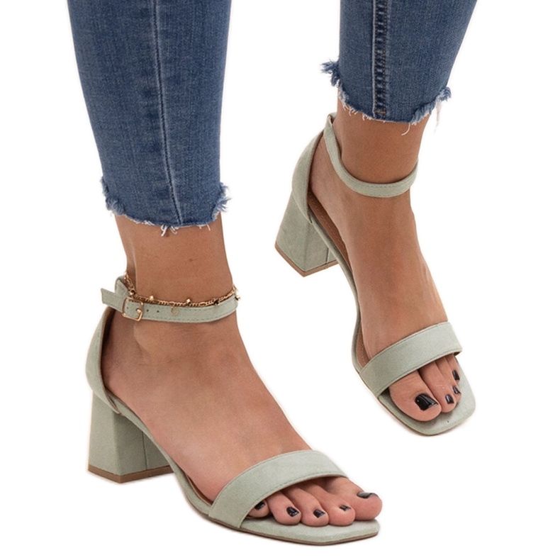 Ljusgröna Issa högklackade sandaler