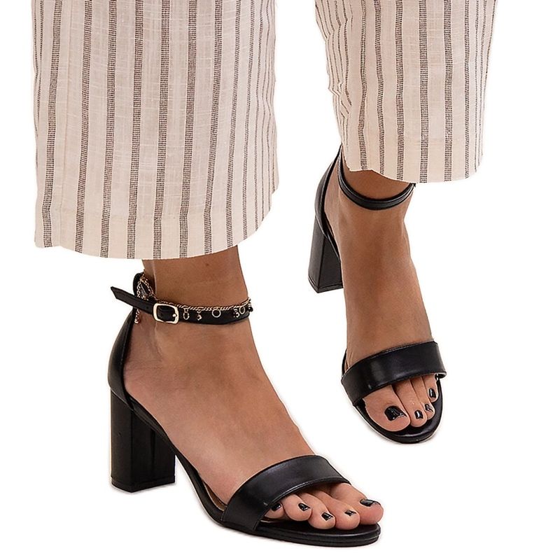 Atifa svarta sandaler med hög klack