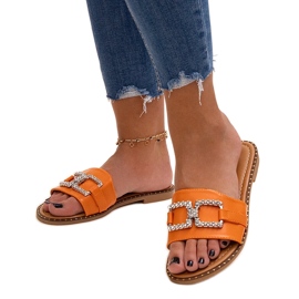 Orange flip-flops med dekorativt spänne från Rochaela