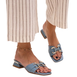 Lågklackade flip-flops med dekorativt Luara-spänne blå