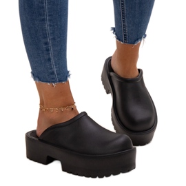 Svarta flipflops med massiv Huss-sula