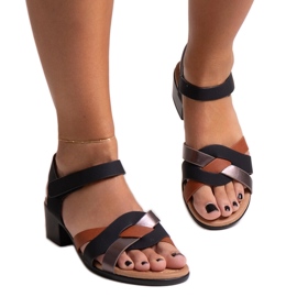 Svarta lågklackade sandaler från Rudaina