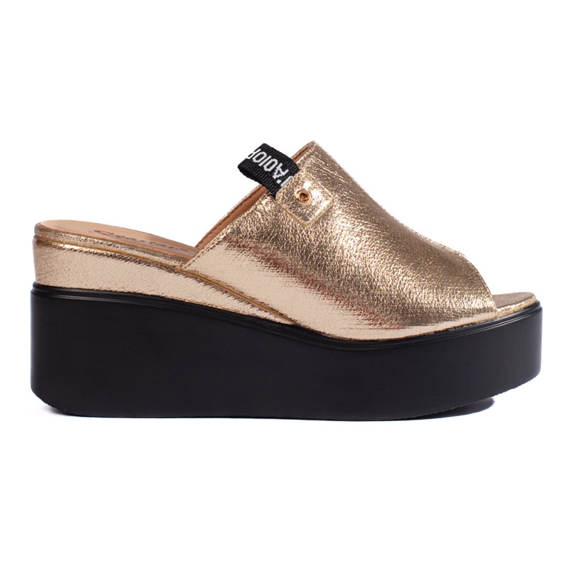 Sandaler i guld gyllene