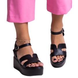 Reema svarta kilasandaler