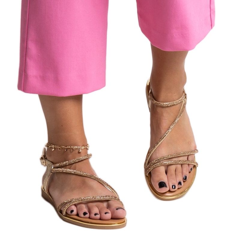 Sandaler i guld dekorerade med Caramella zirkoner gyllene