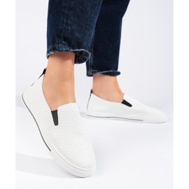 Vita genombrutna sneakers för kvinnor