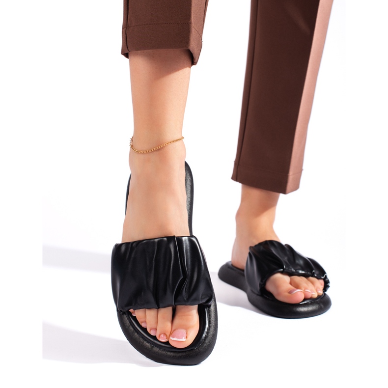 Svarta tofflor för damer