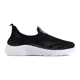 Genombrutna slip-on svarta sportskor