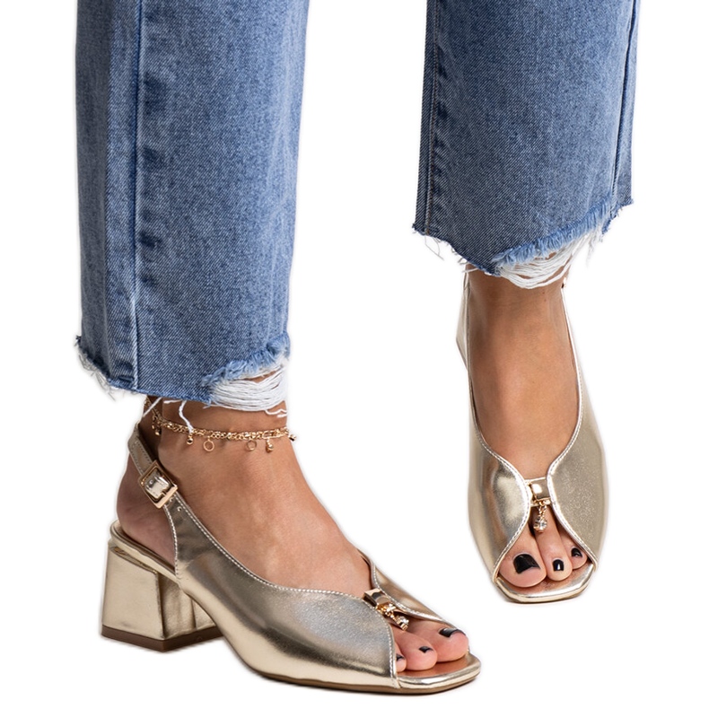 Ayat blocksandaler i guld gyllene