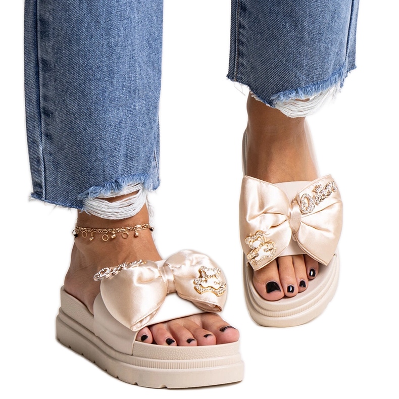 Beige massiva flip-flops med rosett, izsa