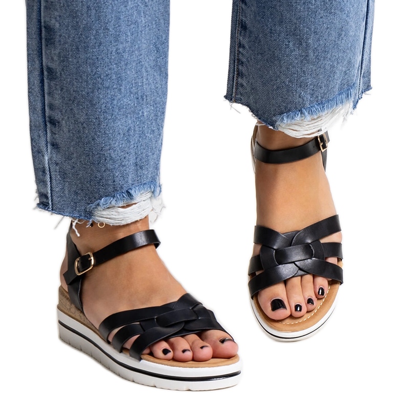 Hikma svarta sandaler med låg kil