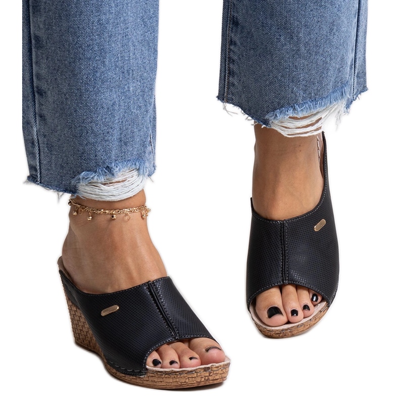 Svarta kilsandaler i ekoläder Penelopina