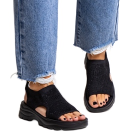 Plattsandaler i svart tyg med Delmare-rhinestones