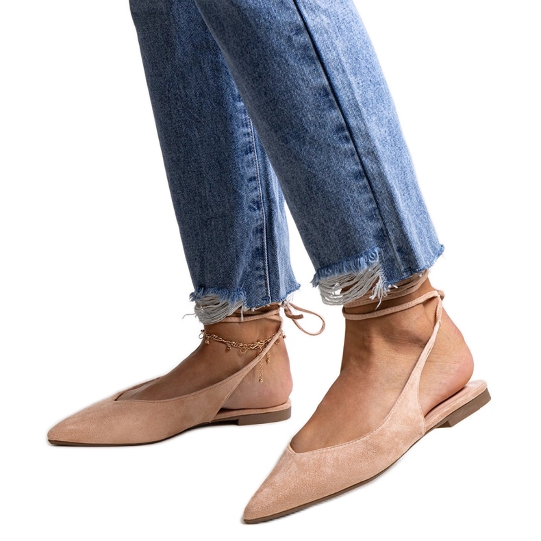 Leaia beige balettkläder med snörning och öppen klack