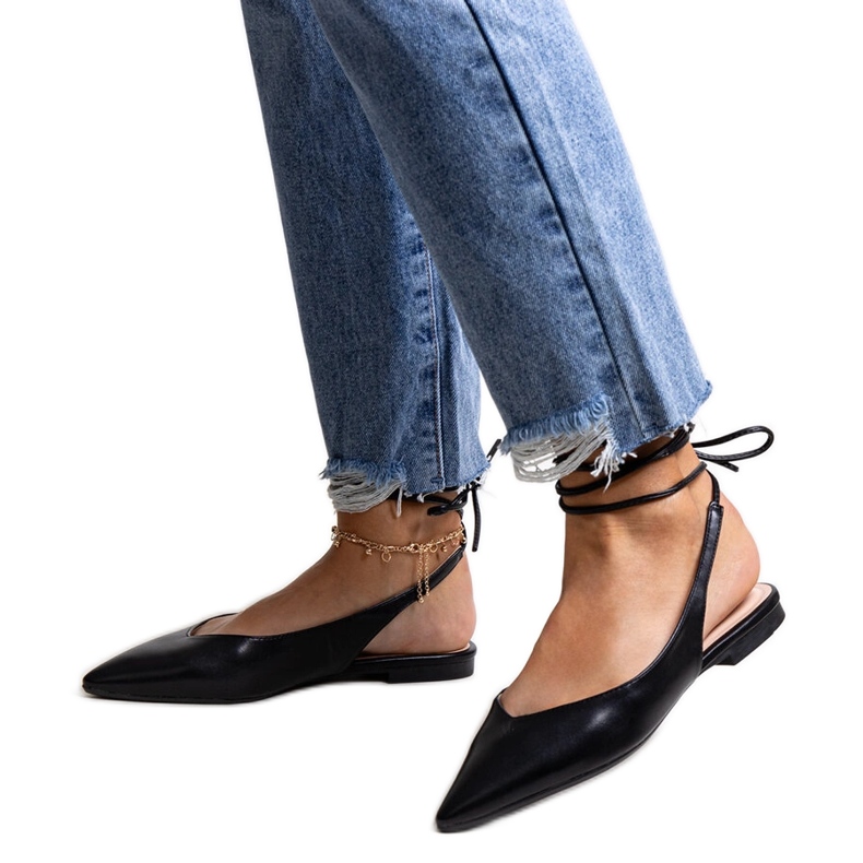 Knytna svarta balettlägenheter i Batra ekoläder