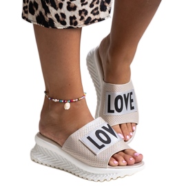 Beige mulor med en dekorativ Maurla-kil