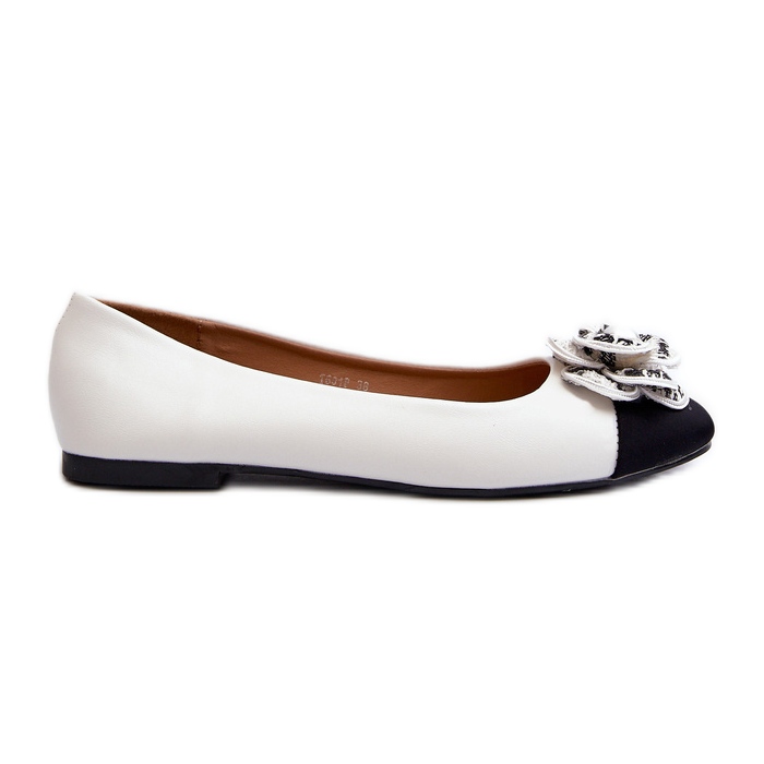 Ekologiska läderballerinor för kvinnor med dekorativa detaljer, vit Divinella