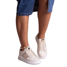 Beige sneakers dekorerade med Xarles-rhinestones