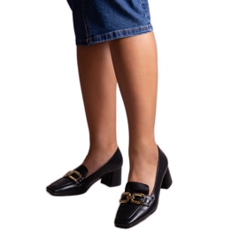 Svarta pumps med fyrkantig tå från Alhena