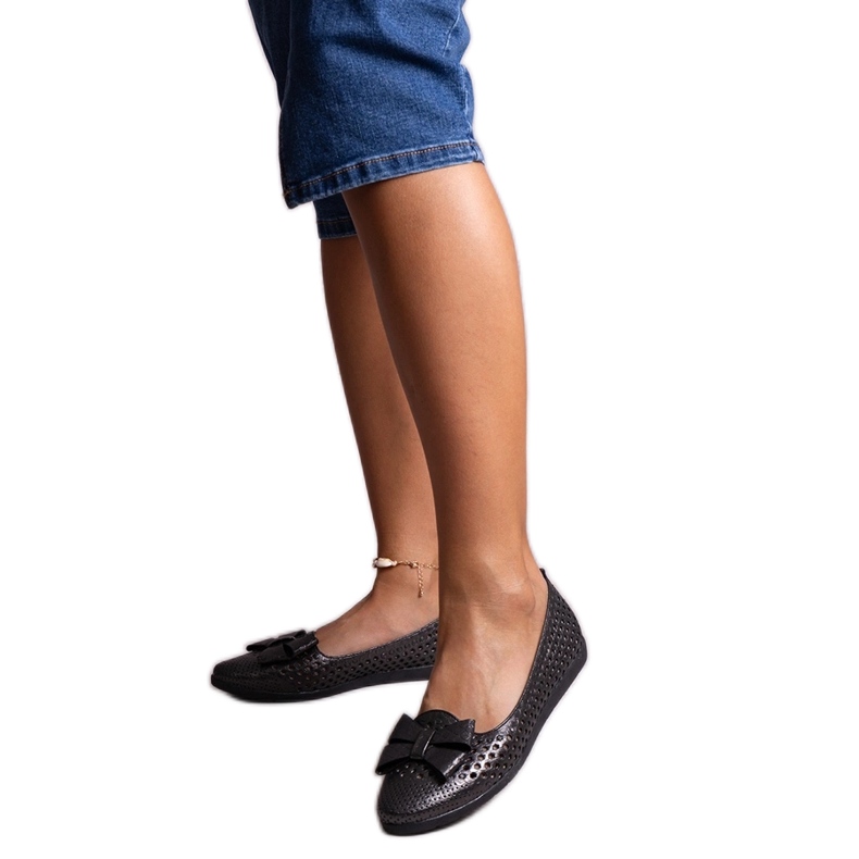 Svarta glänsande Binney balettlägenheter